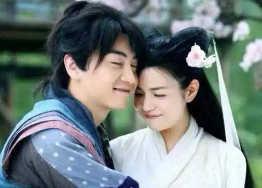 有种"证件照"叫吴京的结婚证,别人都是白衬衫淡妆,而