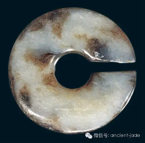 夏家店下层文化玉器的重要发现——大甸子遗址出土玉器