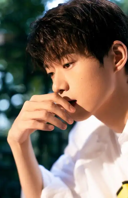 魏大勋清爽帅气写真图片[3/5]_明星_美桌网