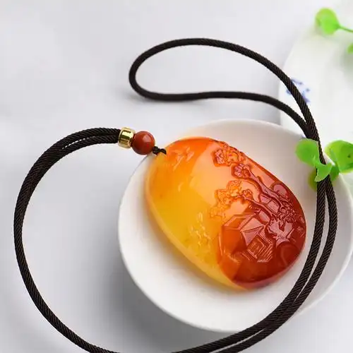 天然鸡油黄原皮老蜜蜡吊坠毛衣链原矿带皮琥珀山水无事牌男女挂件