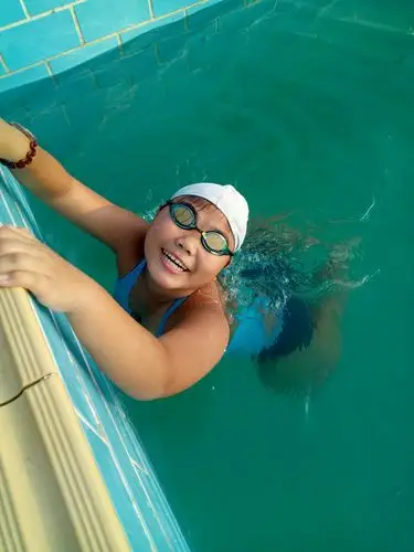 刘珍丽泰同学11岁,爱好跳舞,走秀,游泳,表演!