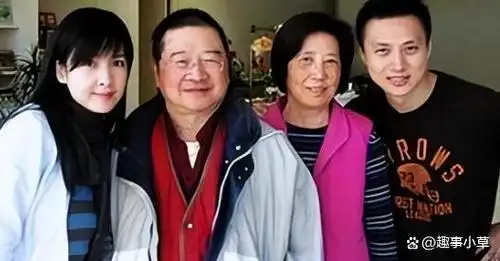 多年来,两人经历了许多次分分合合,期间倪震也频繁卷入其他绯闻传闻.