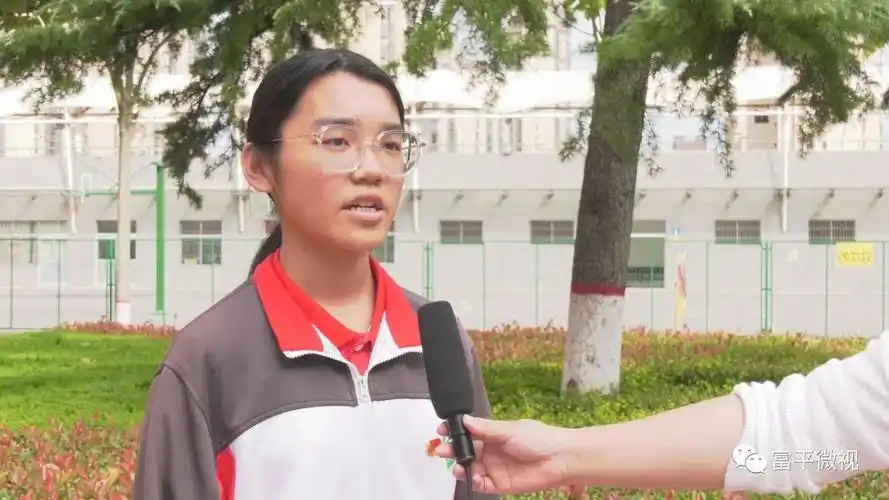 富平县实验中学举行"传承红色基因 弘扬爱国精神"退役老兵红色故事