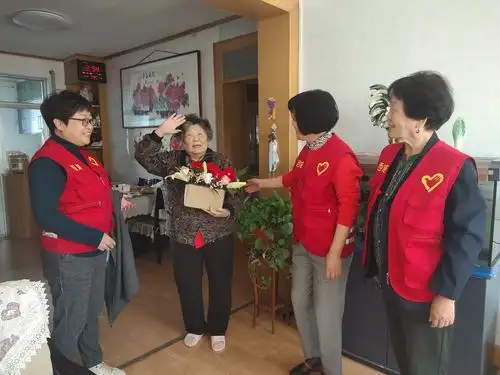 黄河路街道东利社区开展"情暖聚重阳,和睦邻里情" 活动