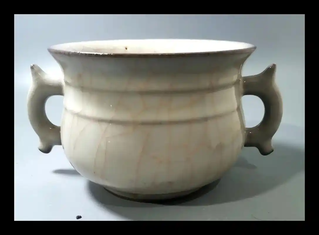 宋龙泉官溪口窑双耳香炉