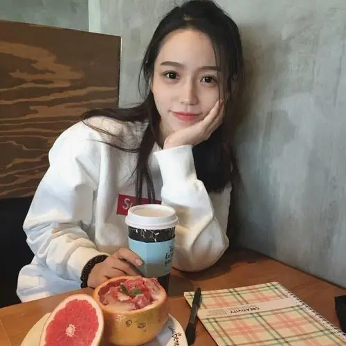 喜欢图片可以关注我或者收藏专辑 〔女生头像〕 日更哦 @刘盲?