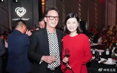 " 第四个房海燕:"以前认识周公子是报纸上,但是今天一见如故