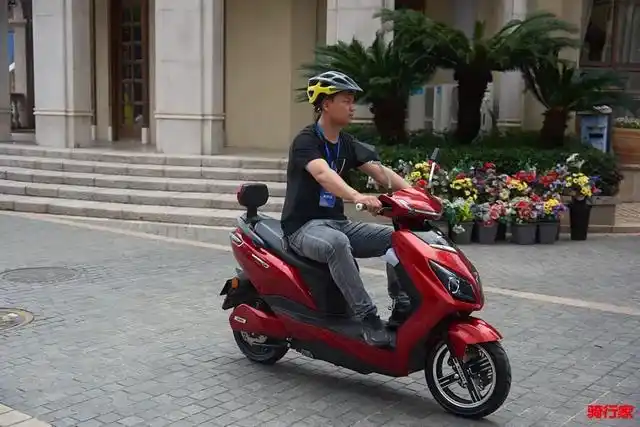 电动车试骑 编辑:hcy     :hcy