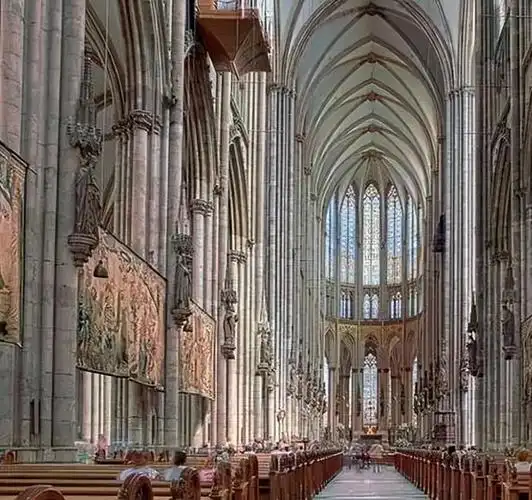 中世纪哥特式建筑艺术成就(欧洲中世纪的哥特式建筑是怎样的)(7)