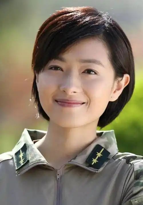 拒潜规则遭封杀十年 胡歌出手报恩助其逆袭顶流