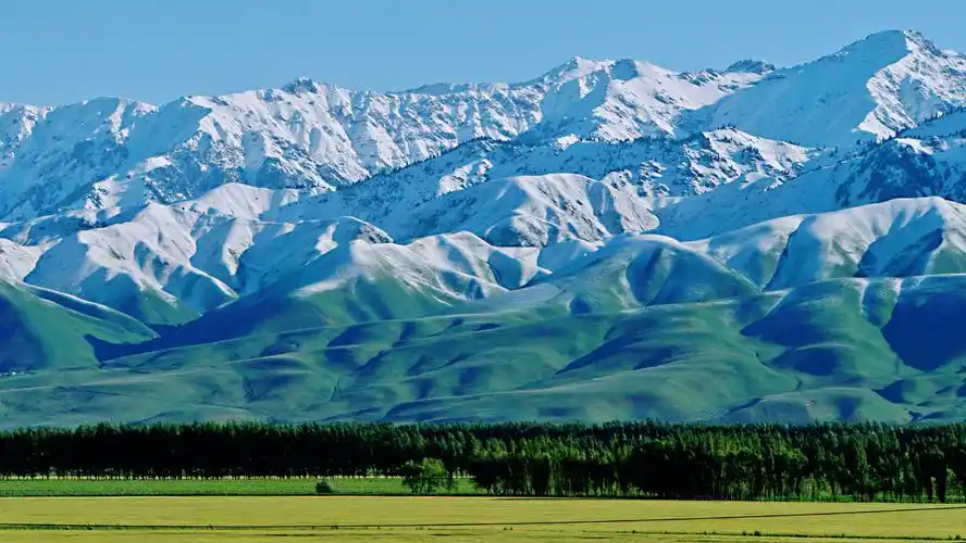 那拉提～巴音布鲁克(90公里) 昨晚入住在那拉提风景区的文明大酒店