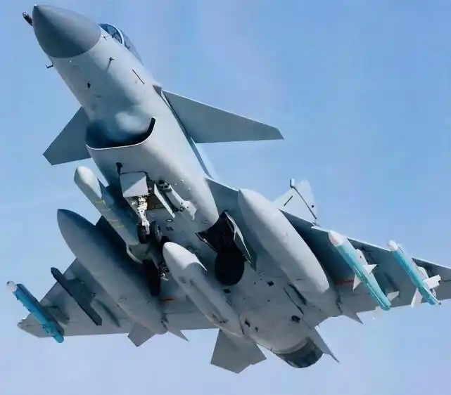 最新歼10d战机亮相外媒强化电子战性能或采用人工智能技术