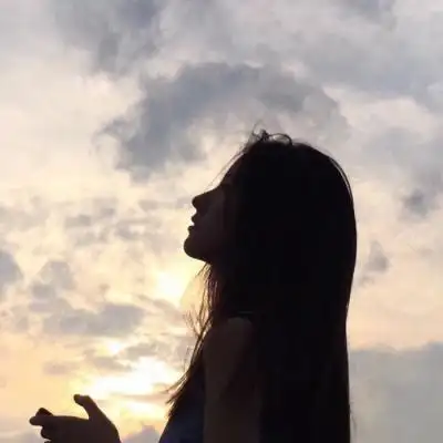 孤独头像女生 悲伤