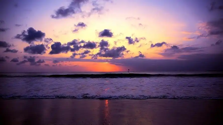 金巴兰海滩的黄昏