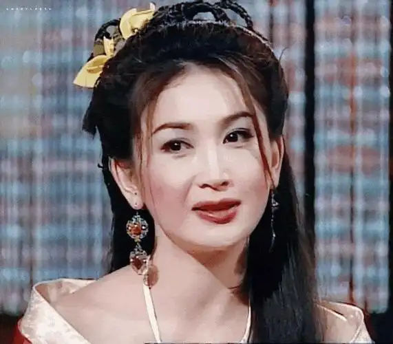 她是最美苏妲己,15岁在大街上被星探发现