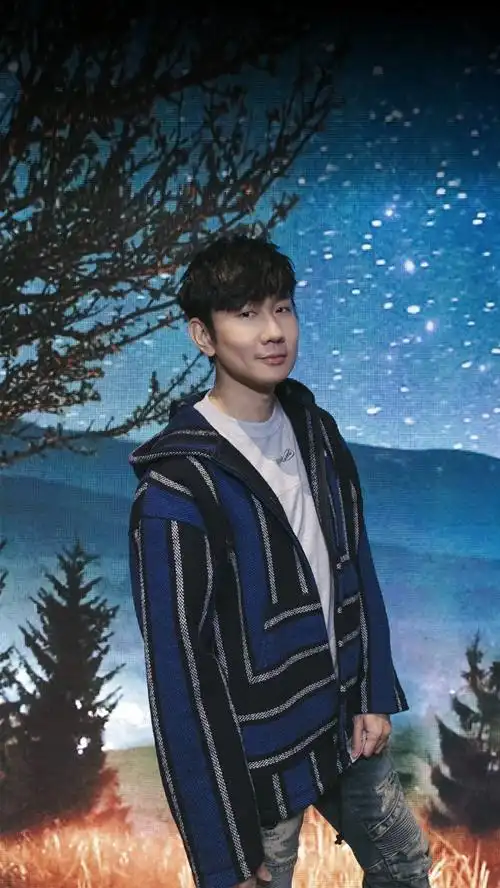 jj林俊杰与千万乐迷相聚咖啡调调共度平安夜暖冬限定版音乐会温暖冬夜