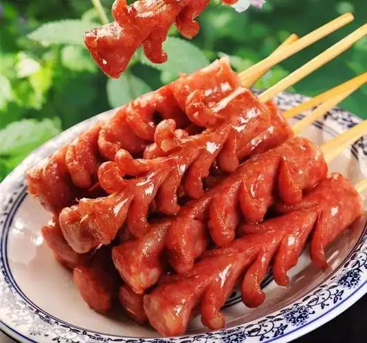 老少皆宜的美食炸锅烤香肠口感酥脆酱料满满简单易学