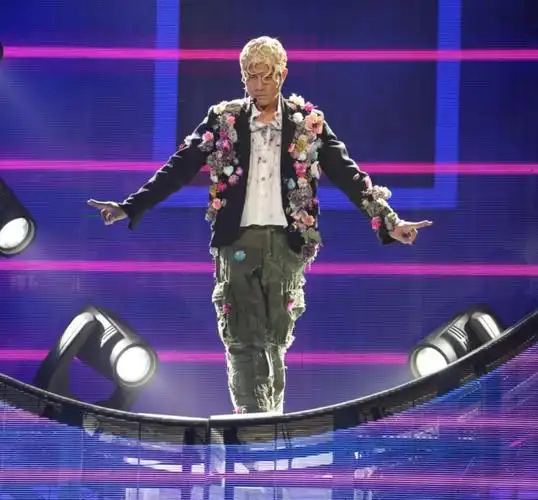 郭富城演唱会假发被嘲像泡面倒扣,张叔平造型"受害者"又增一位?