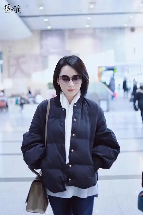 俞飞鸿机场造型风格好简单舒适