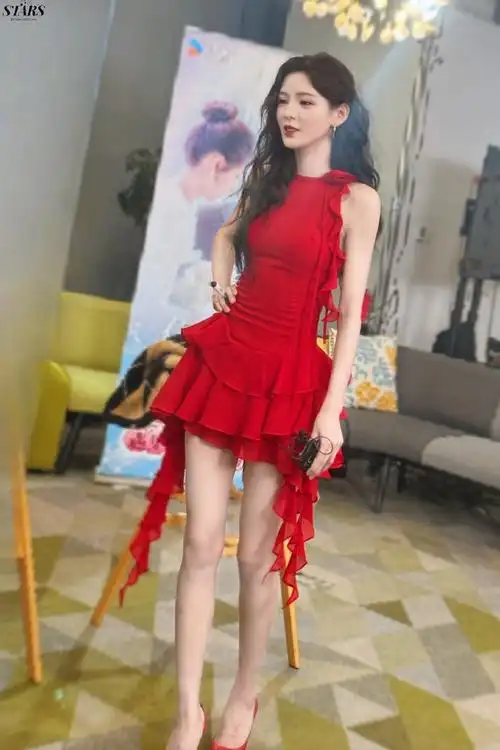 姐姐的腿～  请自行查收    9499@张予曦    #张予曦瑶身一变##猜