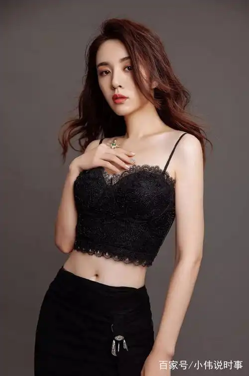 身材与颜值同时在线,王晓晨早期的写真,妩媚的身姿敢说不撩人?