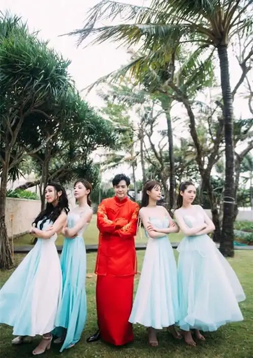 颖儿大婚除了沈梦辰抢镜,伴娘团和陈妍希张靓颖比却成最美伴娘团