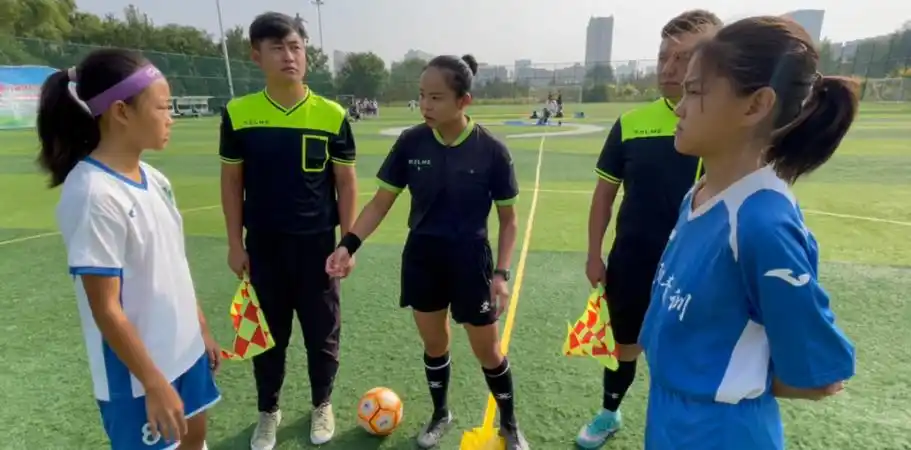 蒙动未来星 | 足球少女李佳熹 足球伴我成长_腾讯新闻