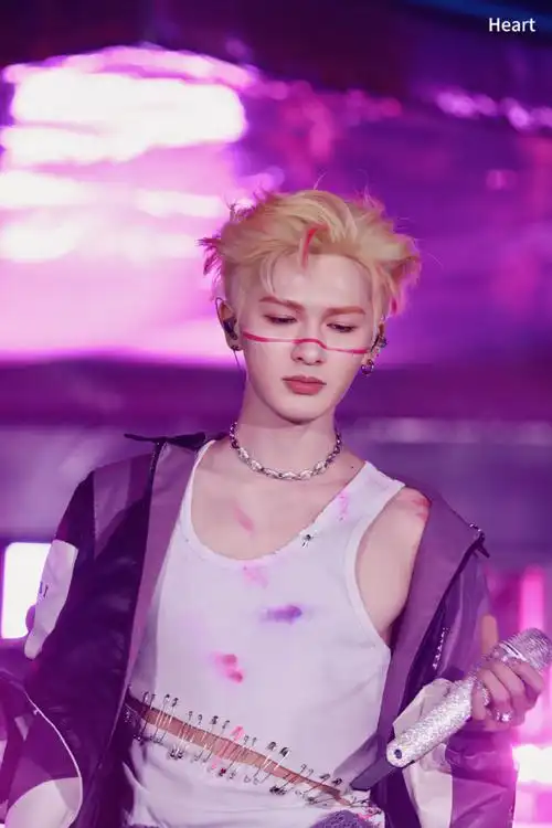 朱正廷超话#朱正廷成都欢乐谷大运音乐节#很幸运喜欢你今晚舞台超a超