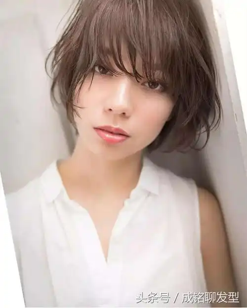 卷土重来的短碎发,减龄瘦脸元气十足