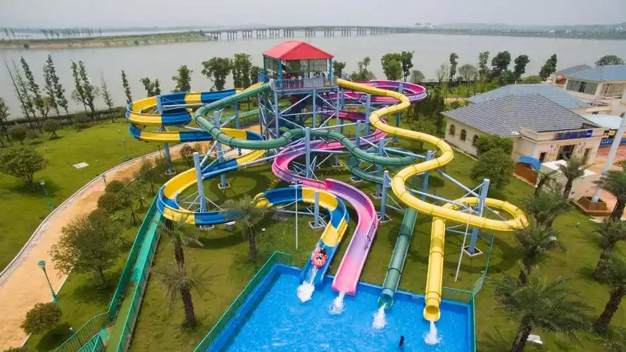 水世界巨蟒滑道 - 景区美图 - 柳叶湖旅游网