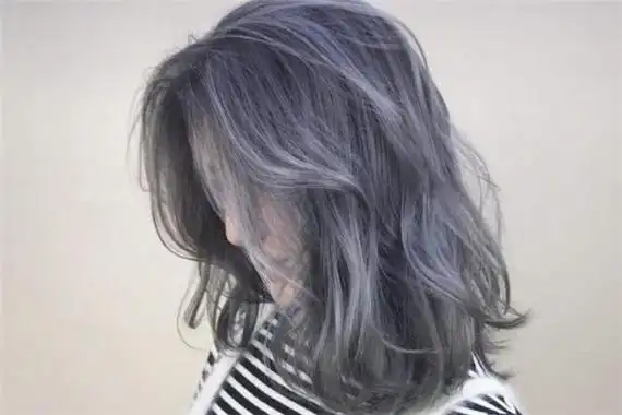 漂过的头发染黑色会掉色吗漂过的头发染什么颜色不掉色