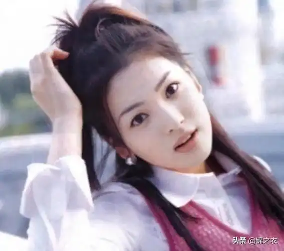 年轻时的宋慧乔美丽而又时尚