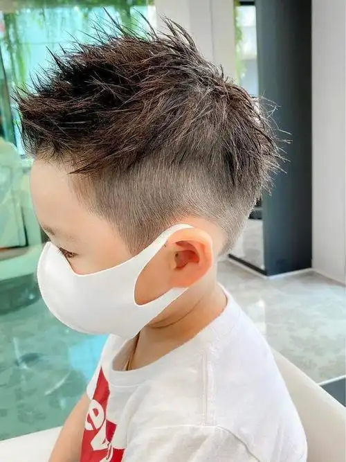 今夏最火小男孩发型简单个性很有型剪完真帅气