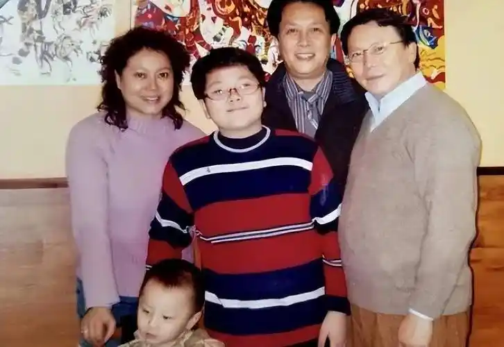 户"唐国强:从小鲜肉转型到老戏骨,儿女双全晚年幸福_孙涛_事业_女儿