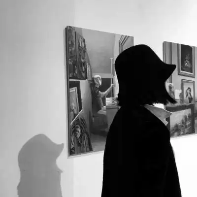 比较悲伤的头像黑白女