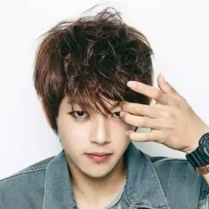 男生小波浪卷烫发发型打造气质阳光型男