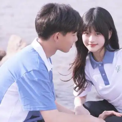 一对两张清秀校服装爱人头像