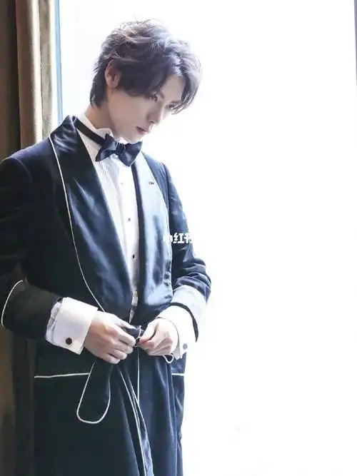 鱼粮子穿西装真是是绝绝子不愧是是百搭衣架子哇身材和颜值担当超nice