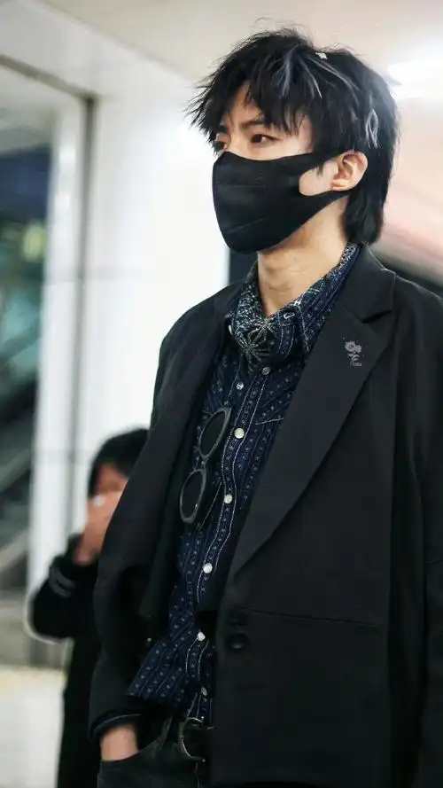 期待刘宇宁在第二季中的精彩表现看路透这一季的挑染发型是酷盖炸街