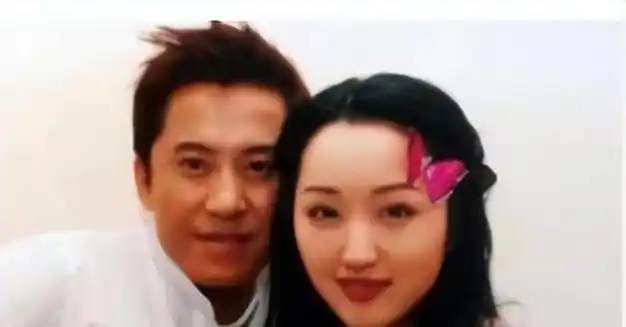 52岁杨钰莹与30出头鲍毅喜结良缘真爱跨越年龄祝福她找到真爱