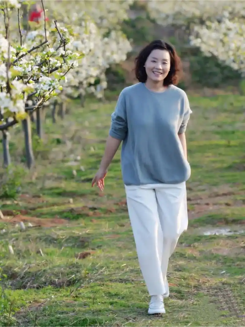 50-60岁的女士依然优雅,几款好看的短发造型,修饰脸型更大方