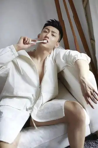 张若昀,黄景瑜这些行走的荷尔蒙每看一次都脸红!