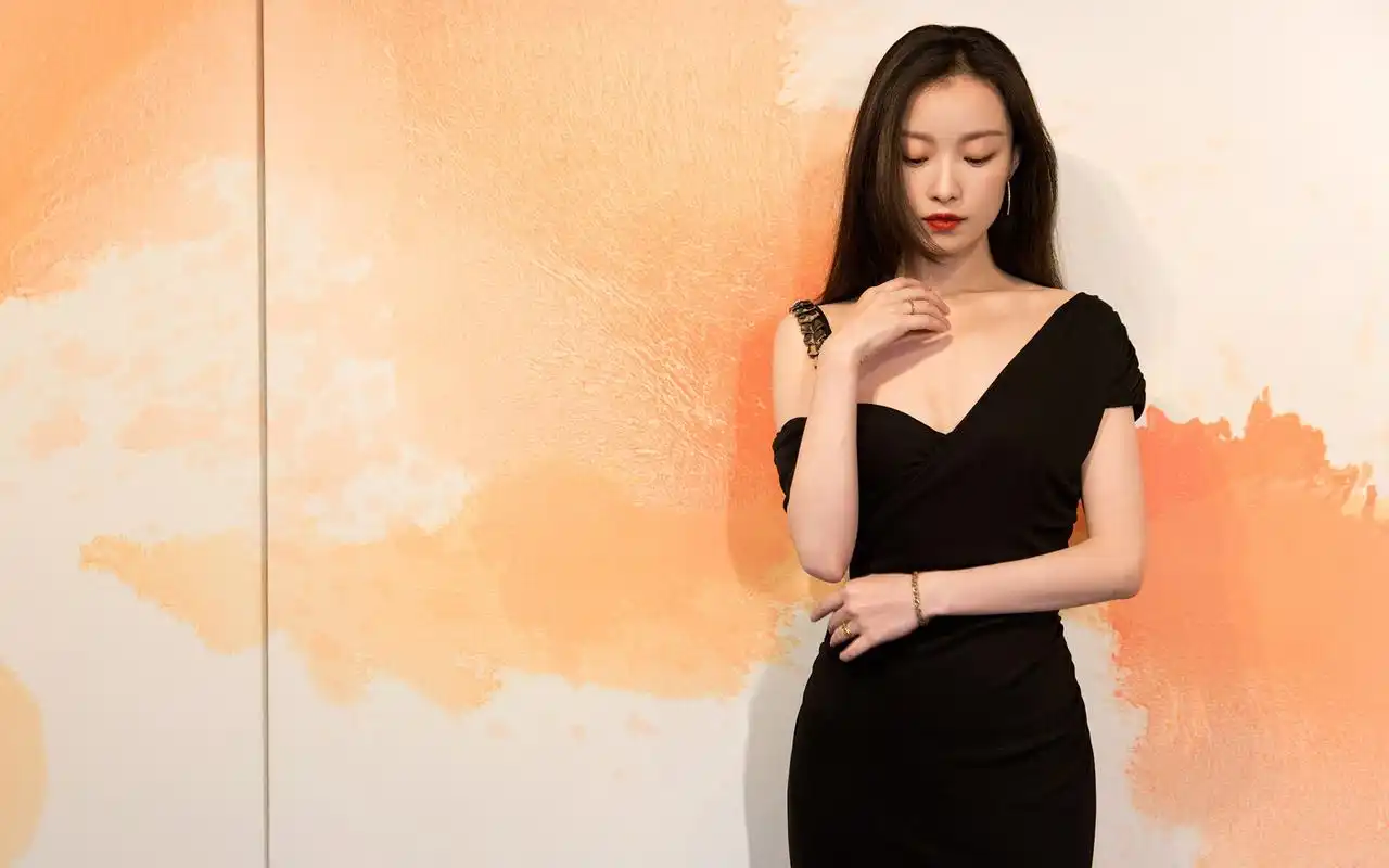 倪妮性感时尚写真桌面壁纸