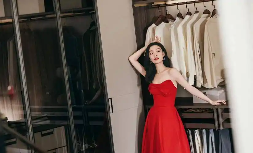 34岁倪妮气质这么好,一身红裙秀身材,优雅又迷人!_漂亮_红色_造型