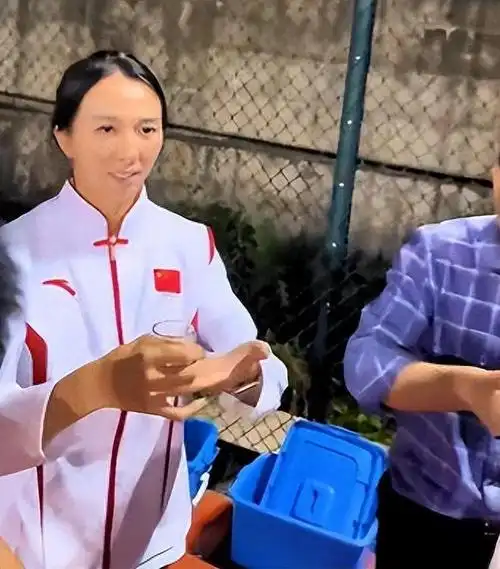 林雨薇发达了代言比亚迪领导办庆功宴家境一般堪比全红婵