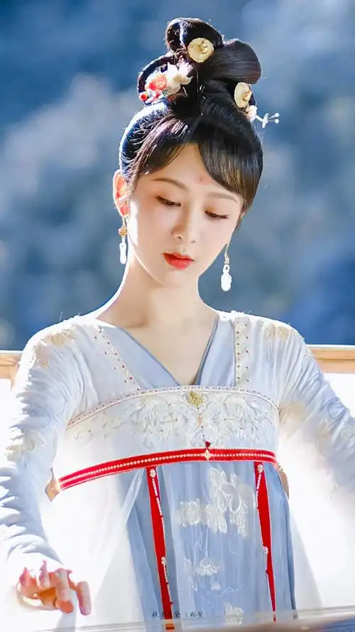 杨紫小夭抚琴六宫格剧照