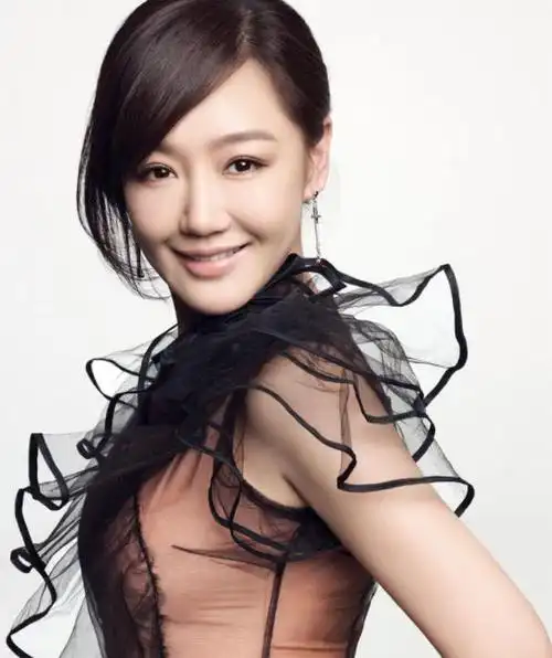 胡歌唯一公开过的女友如今40岁依旧美如少女