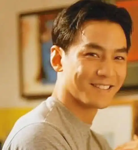 男神吴彦祖近照曝光秃头严重发际线退到天灵盖头顶还微微反光