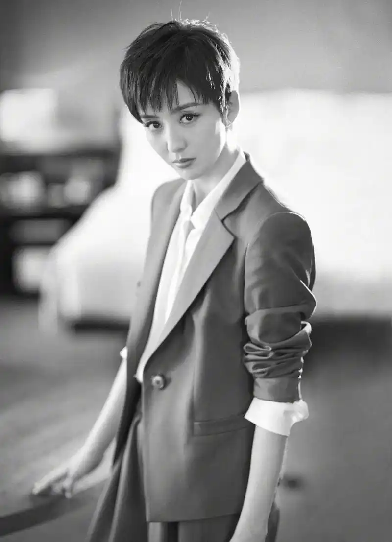 霸道女总裁佟丽娅 上线!