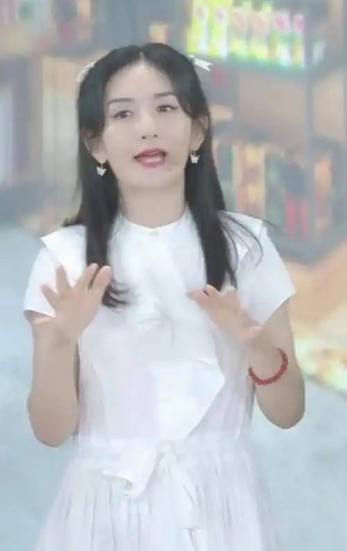 原创坐实二胎传闻谢娜直播小腹隆起全程坐着略显疲惫提前半小时离开